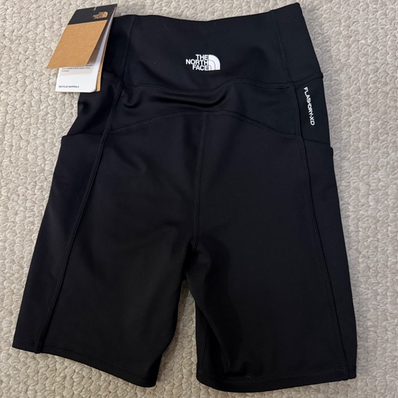 The North Face Women’s Skyway Bike Shorts SZ S Black NWT - Picture 4 of 10